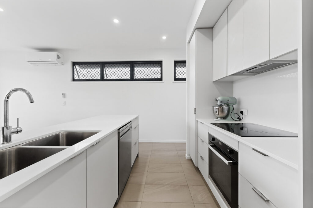 24/2 COLLEGE Court, Little Mountain, QLD 4551 AUS