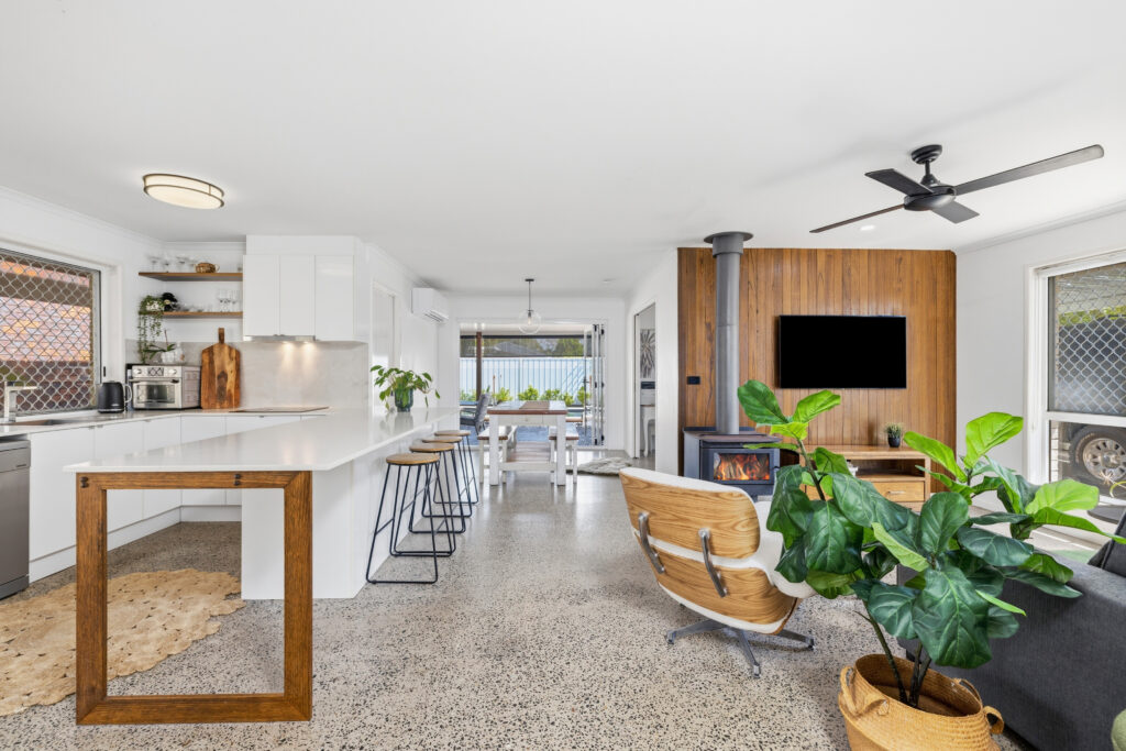 13 CROWN Street, Currimundi, QLD 4551 AUS