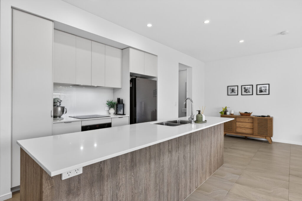 24/2 COLLEGE Court, Little Mountain, QLD 4551 AUS