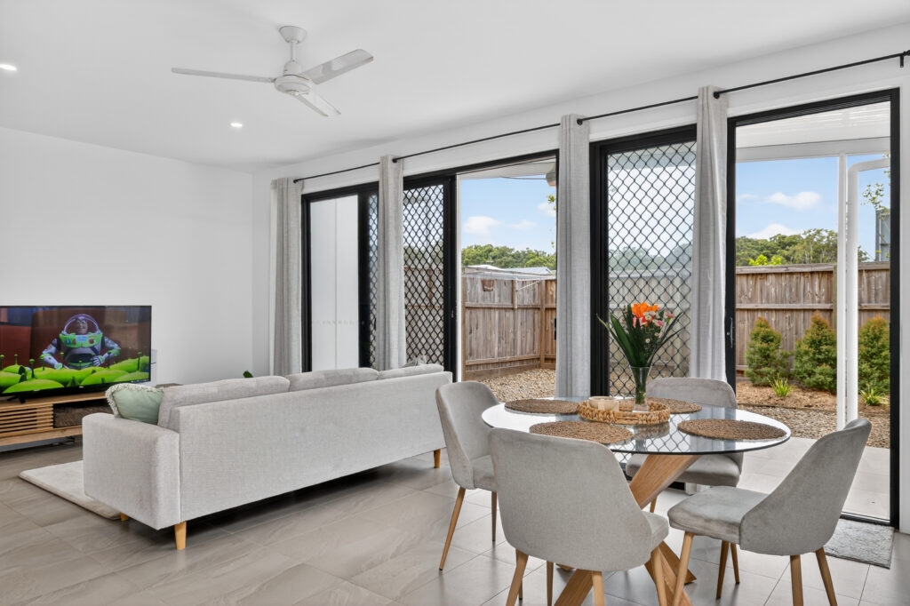 24/2 COLLEGE Court, Little Mountain, QLD 4551 AUS