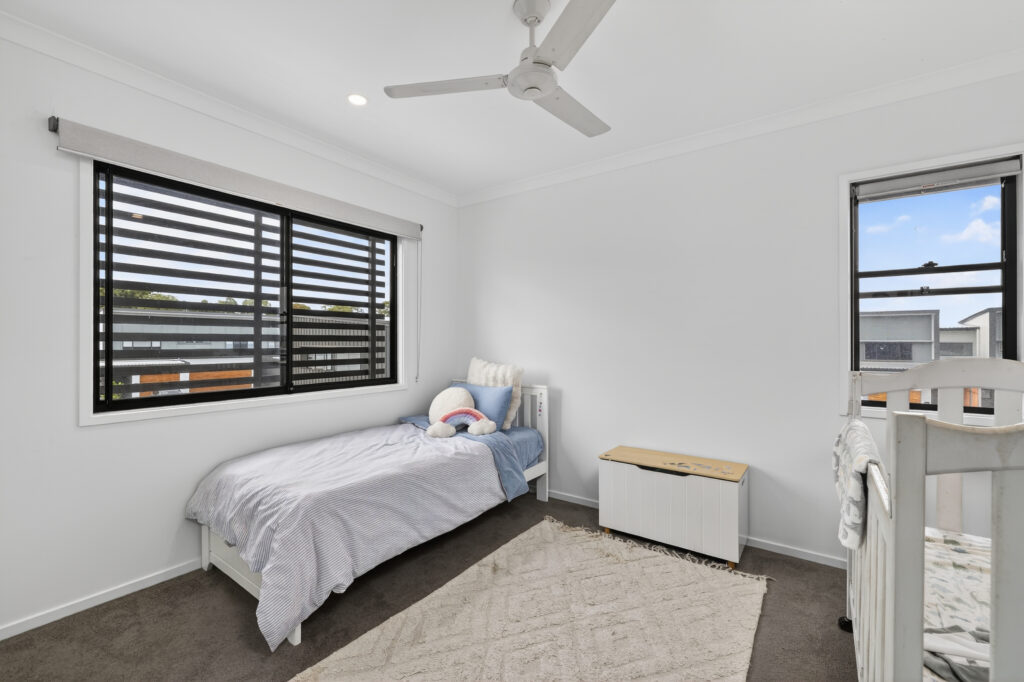 24/2 COLLEGE Court, Little Mountain, QLD 4551 AUS