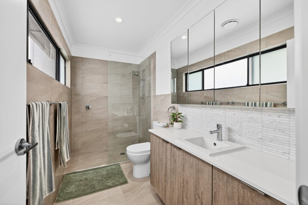 24/2 COLLEGE Court, Little Mountain, QLD 4551 AUS