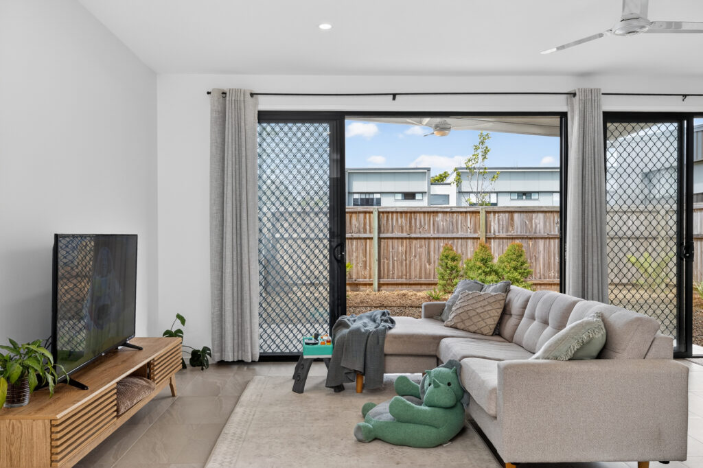 24/2 COLLEGE Court, Little Mountain, QLD 4551 AUS