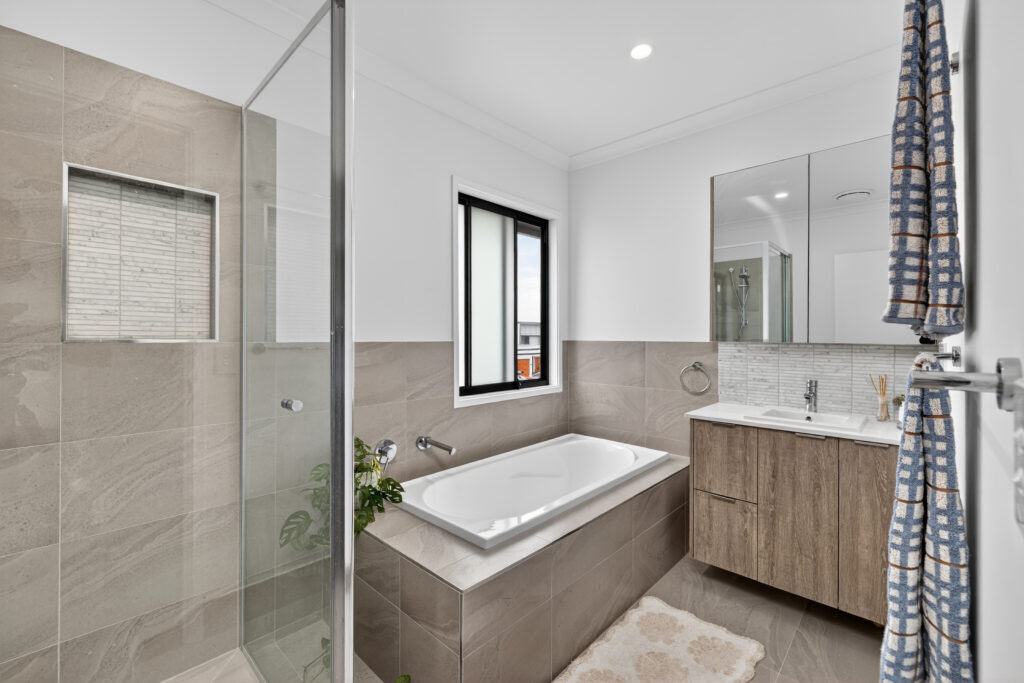 24/2 COLLEGE Court, Little Mountain, QLD 4551 AUS