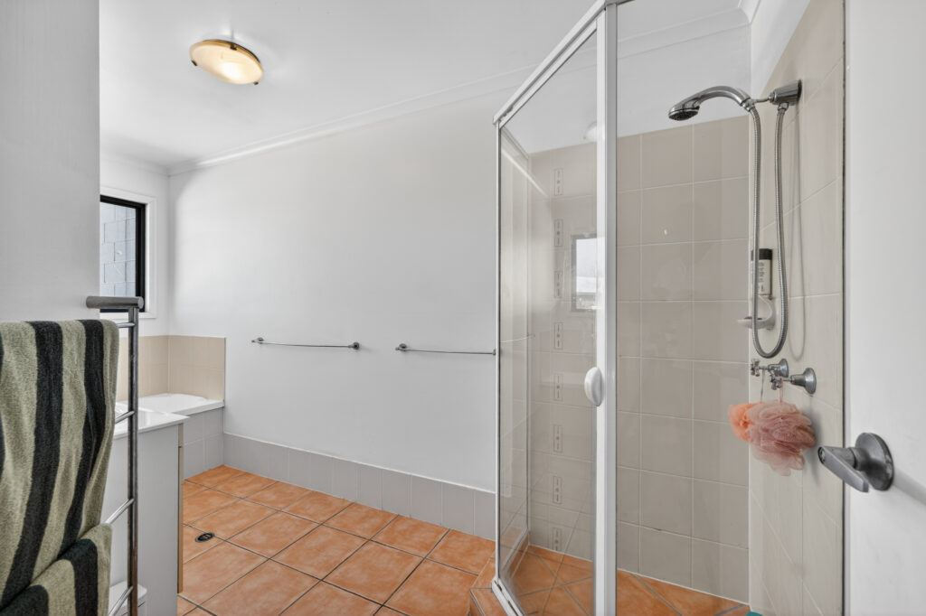 2/17 PINE CAMP Road, Beerwah, QLD 4519 AUS