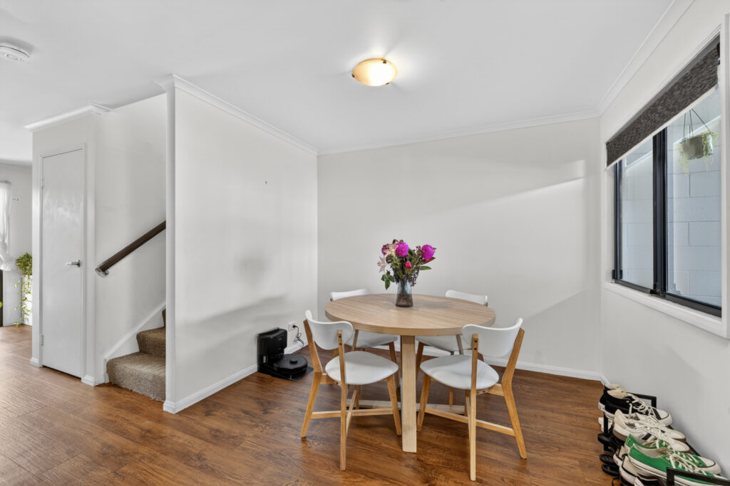 2/17 PINE CAMP Road, Beerwah, QLD 4519 AUS