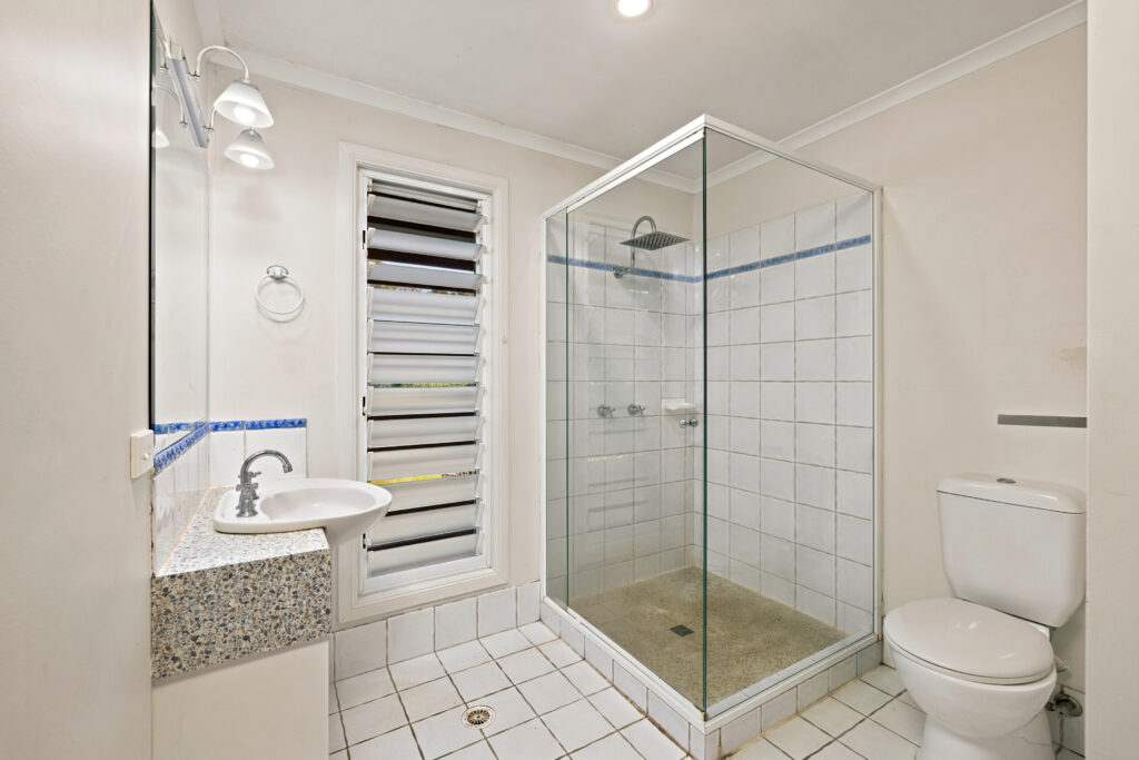 6 AMBERLY Circle, Little Mountain, QLD 4551 AUS